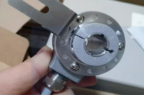 模拟量编码器与数字量编码器的核心区别解析 - 德国Hengstler(亨士乐)授权代理