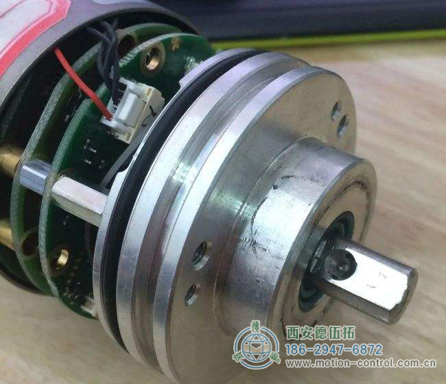 编码器轴锁死并伴随有出现红色粉末出现的故障分析