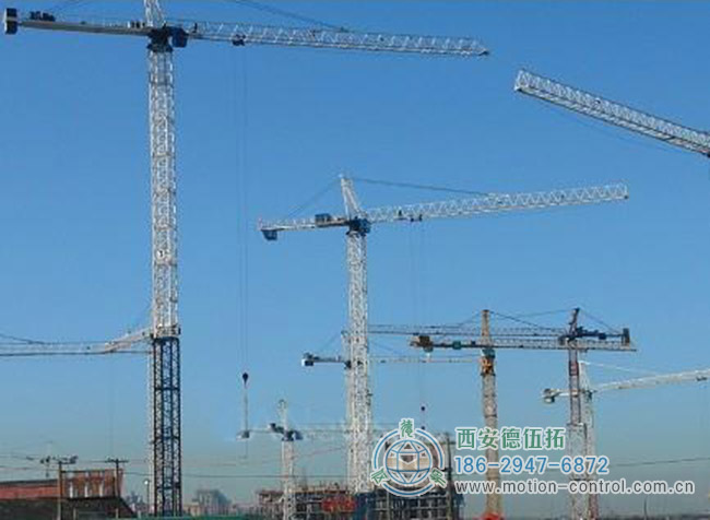 图2：配有多台起重机的大型施工现场。碰撞保护系统有助于防止事故发生。