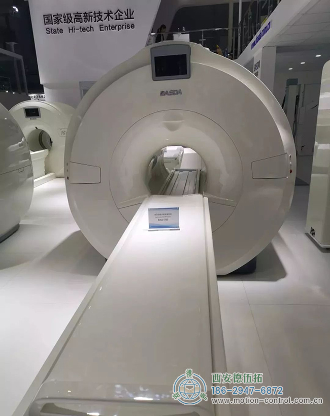 展会上，国内多家3T制造商展示了超导磁共振医学成像设备，这代表了中国最先进的水平。