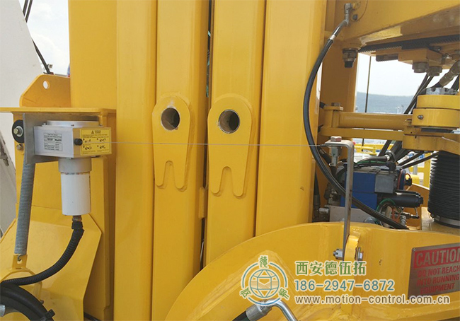 如何进行拉线位移传感器的防护？