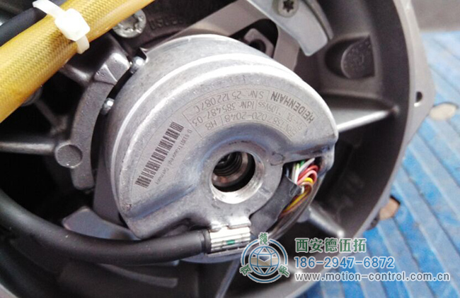 图为在实际使用中的海德汉编码器