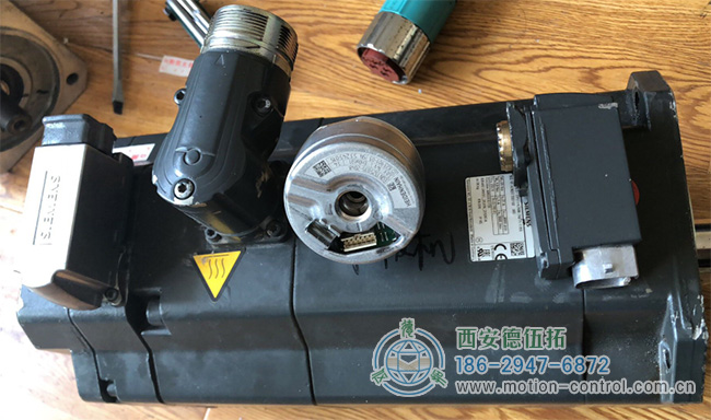 图为伺服电机配套的海德汉编码器故障维修照片