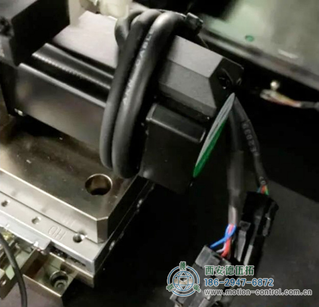 编码器扎线避免编码器线与动力线、电源线等强电线路靠近或交叉，以减少电磁干扰