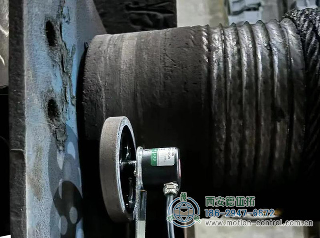 图为编码器在卷扬机系统中的安装应用照片