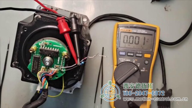 图为增量编码器在伺服电机尾部的安装测试照片